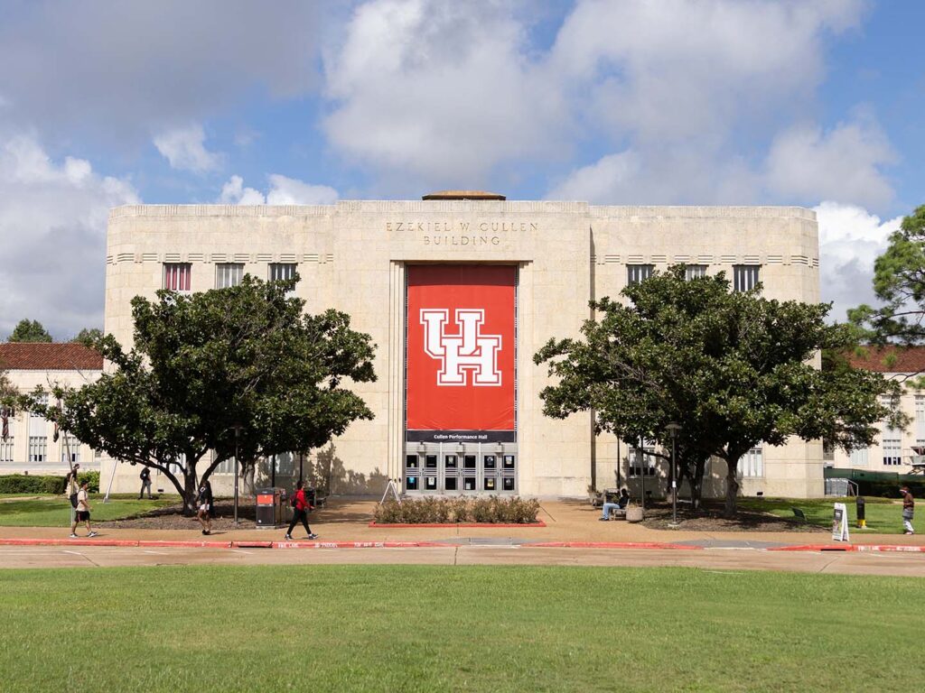 Why Choose University UH for Your Higher Education?